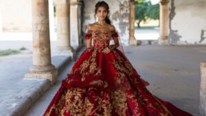 The Science of Reading the Crowd: How Our Djs Keep the Dance Floor Alive 8 Memorable Quinceañera Planning: Music and Beyond