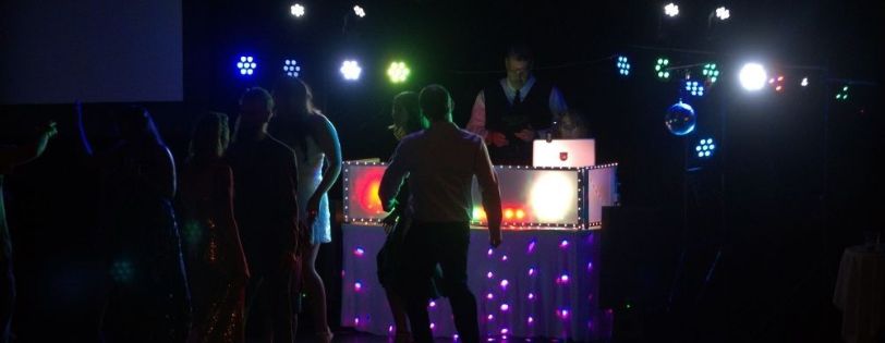 Elegant Michigan wedding party celebrating with DJ-led dancing – questions to ask wedding DJ Michigan.